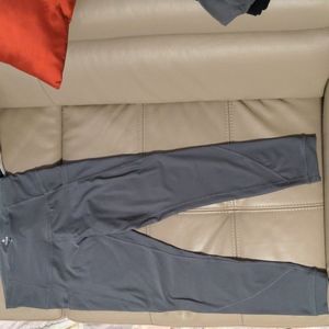NWOT Gray Apana Leggings in Medium